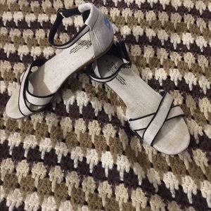 Toms women’s sandals preloved sz 7